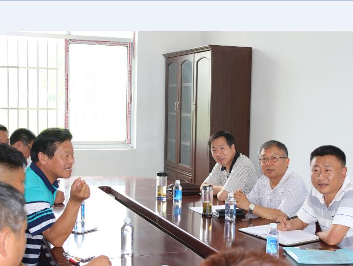 顺达集团到南坪镇路东村结对帮扶